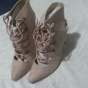 I TOOK THEM OUT MY CLOSET THERE NEW BUT THEY DONT